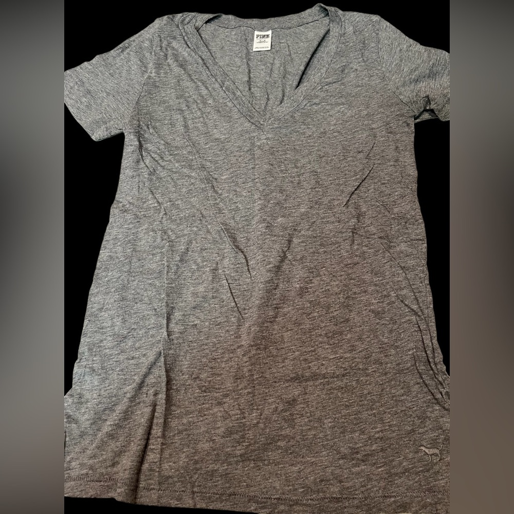 Women’s Victoria’s Secret Pink Gray V-neck Everyday T-shirt size M Medium